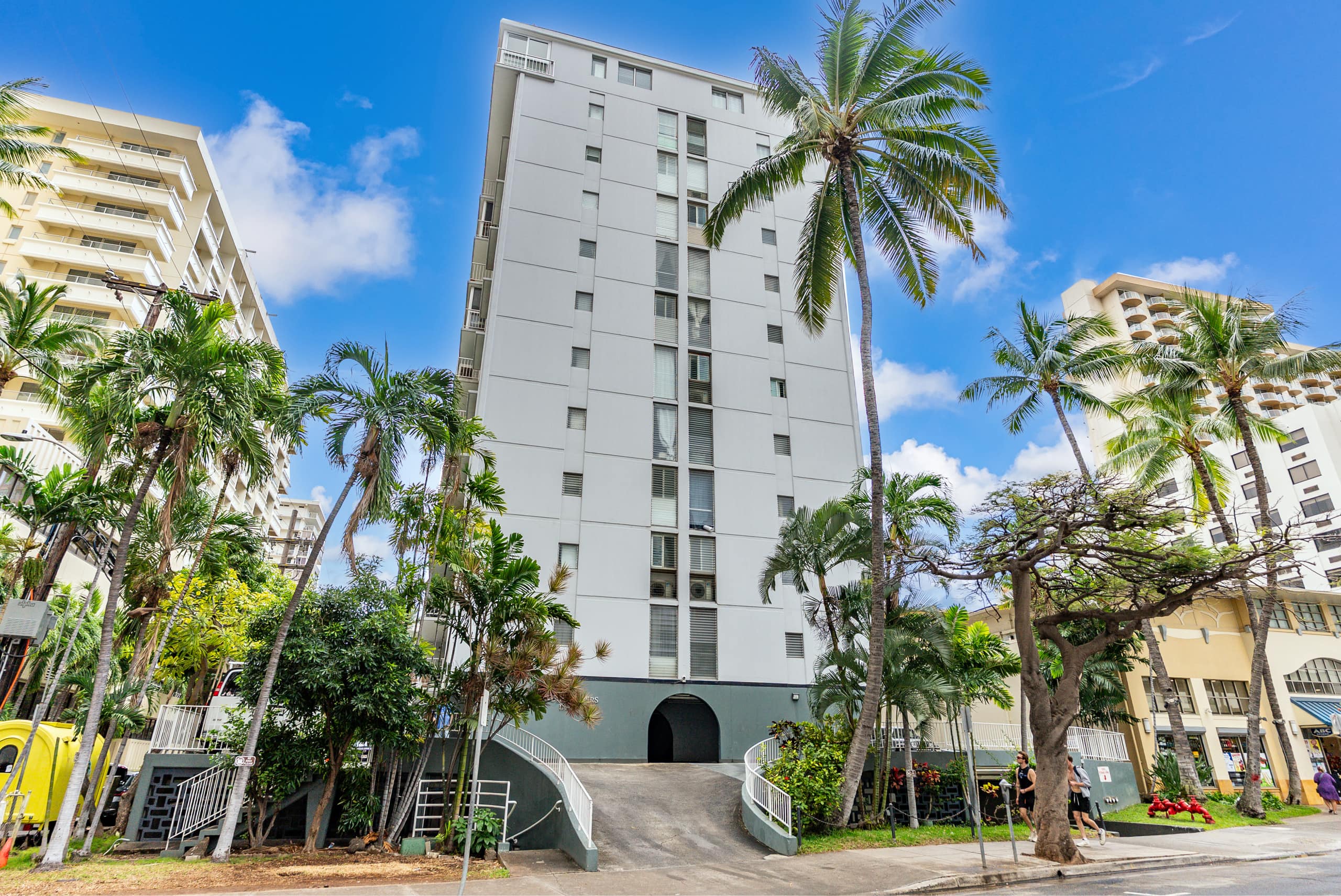 Oh-So-Close to Waikiki Beach Condo - Image 42