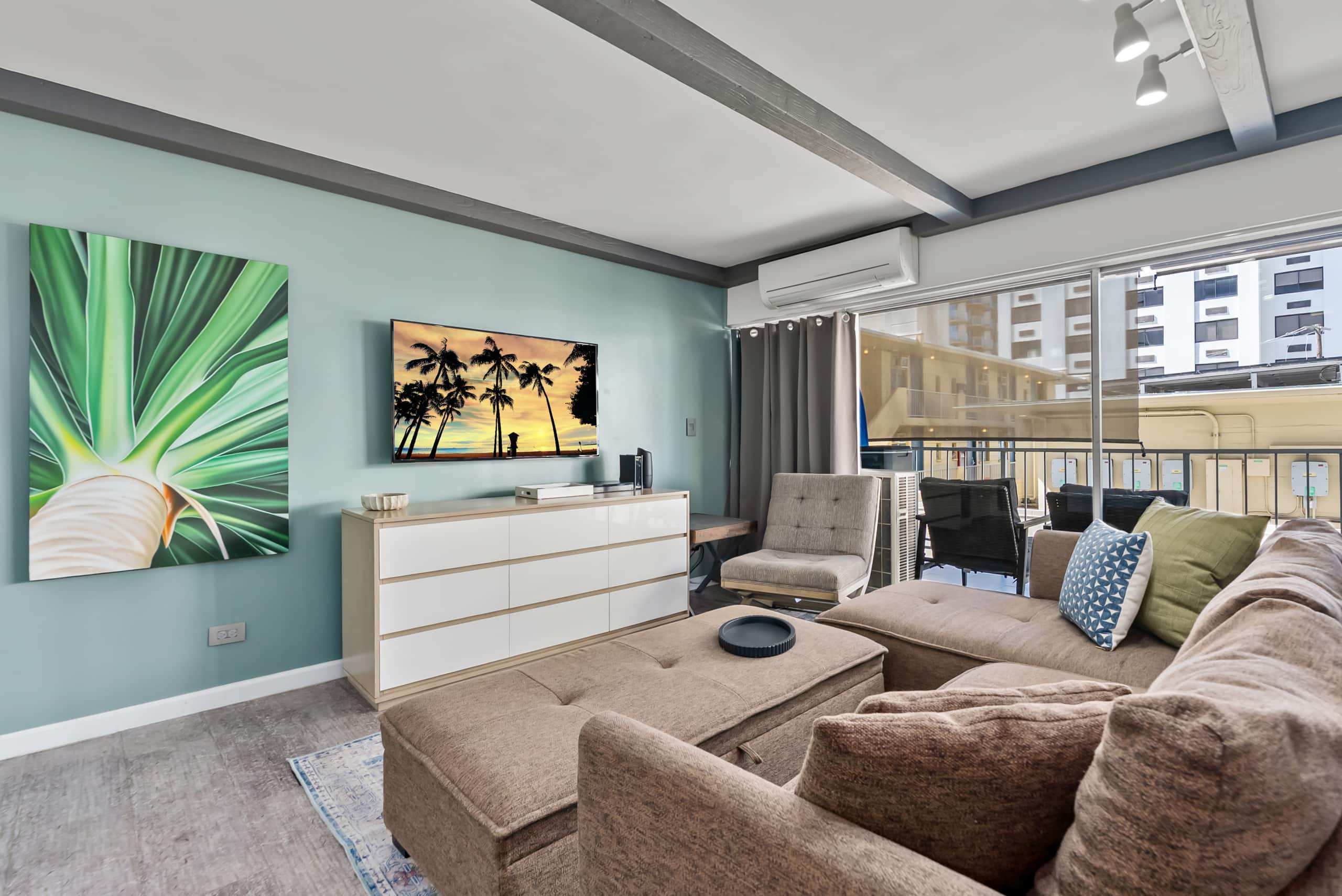Oh-So-Close to Waikiki Beach Condo - Image 6