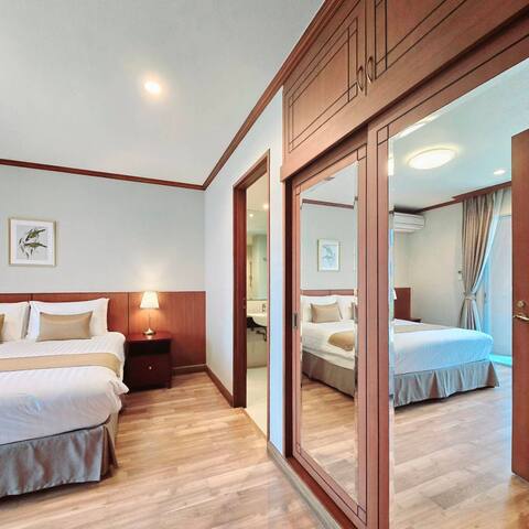 Lavish Luxe 2-Bedroom Suite Balcony Thonglor gallery image 2