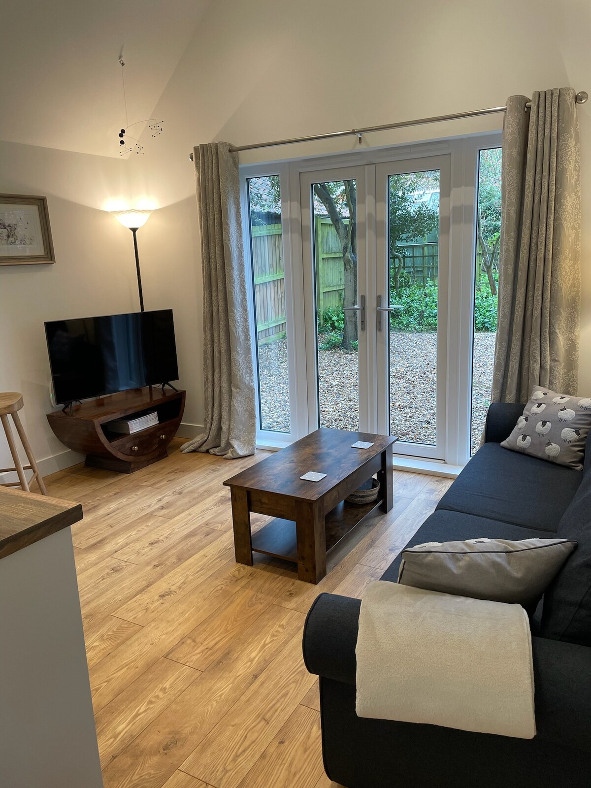 Top performing Airbnb: Great location, private/cosy, overlooking woodland in Suffolk