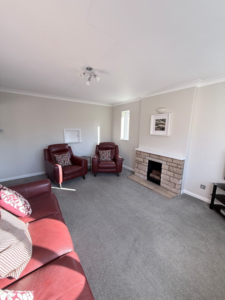 Large 2-bed Apt
With Free Parking (Up To 2 Cars) - Hounslow