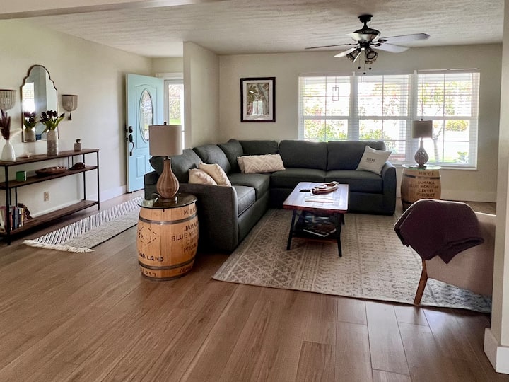 4 Bedroom House -Screened Pool - Hobe Sound, FL