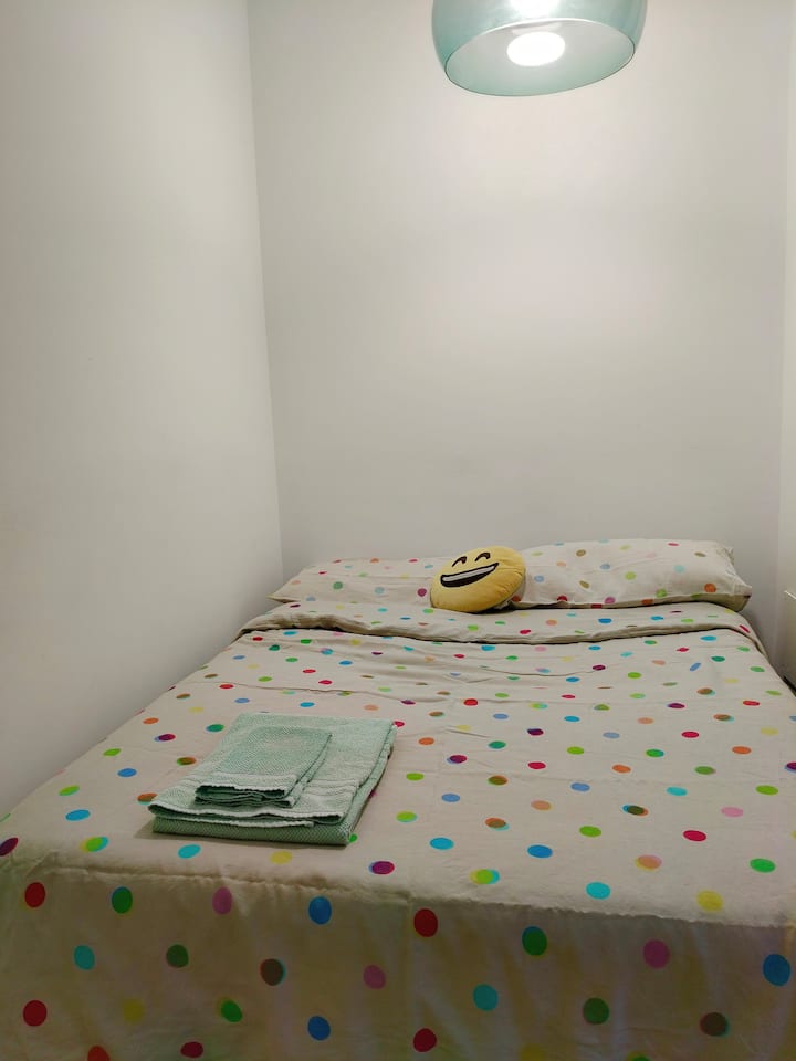 menšia manželská posteľ