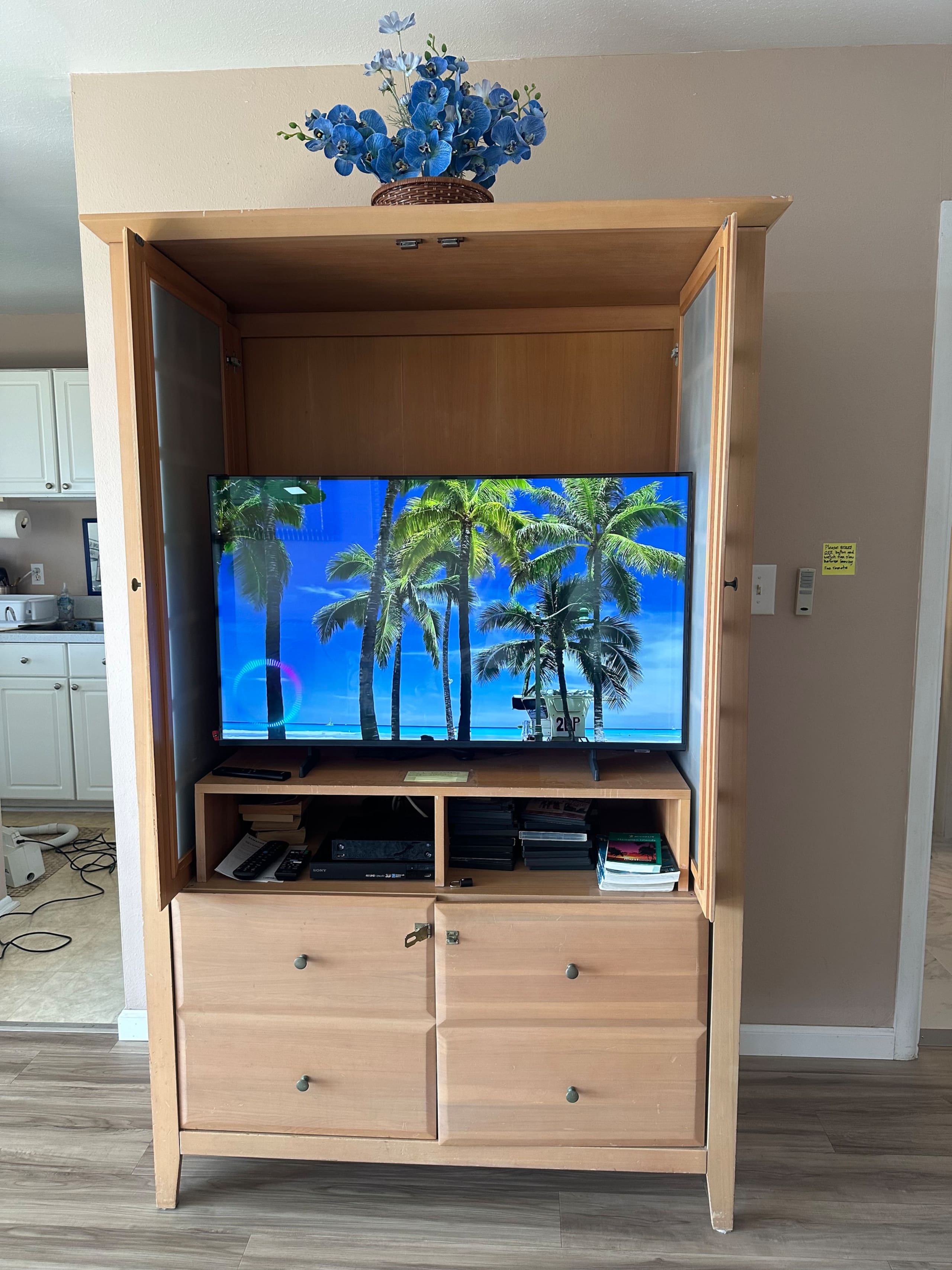 Condo in Kailua-Kona · ★4.89 · 1 bedroom · 2 beds · 1 private bath - Image 10