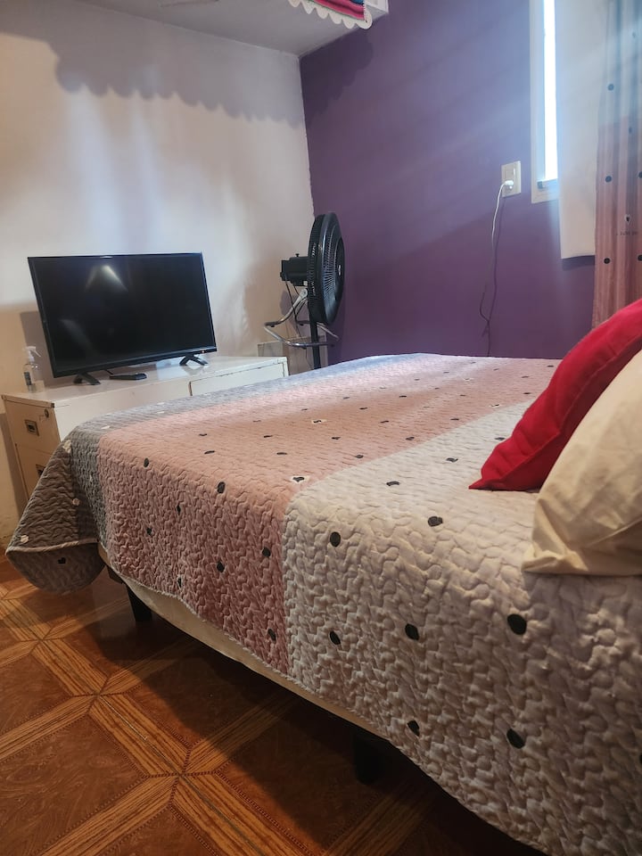 Schlafzimmer 1