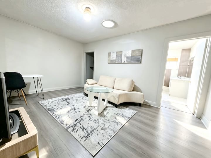 Modern Cottage Near Beaches Subway Private Parking - Toronto