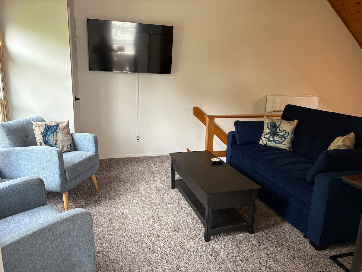 მყუდრო დასასვენებელი სივრცე, რომელშიც ტელევიზორი მოძრავი მკლავითაა დამონტაჟებული, რომ მისი ყურება ნებისმიერი ადგილიდან შეიძლებოდეს