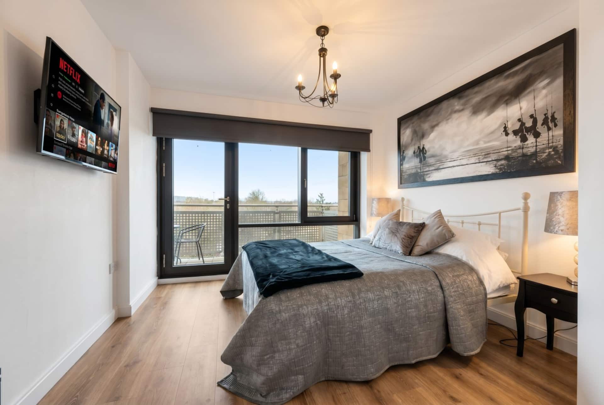 Luxury apartment with balcony and parking