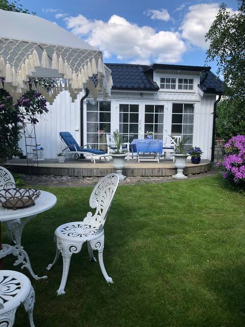 Maggie's Cottage,    300 mtr from the beach.