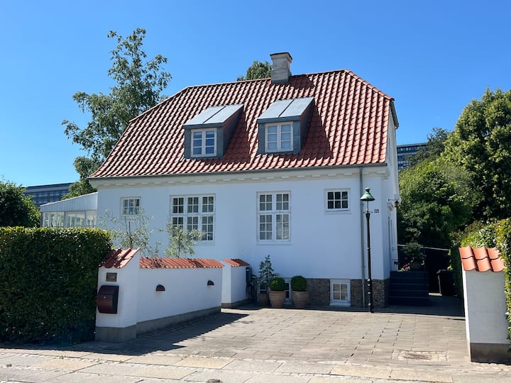 Family House in Aalborg City Center. Free parking