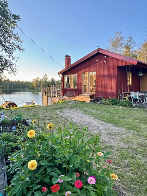 Newly renovated cottage with sauna by the lake