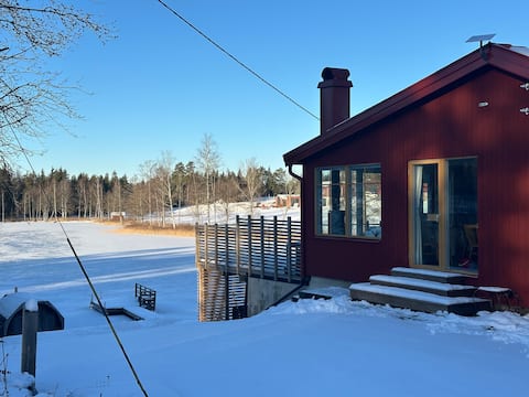 Top Airbnb: Cozy cottage with sauna by the lake in Jönköpings
