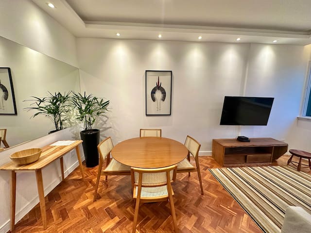 Apê Leblon – Family & Friends