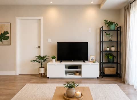 Popular Airbnb listing: Lovely Private Kingsize Unit with A/C Smart TV in Halifax