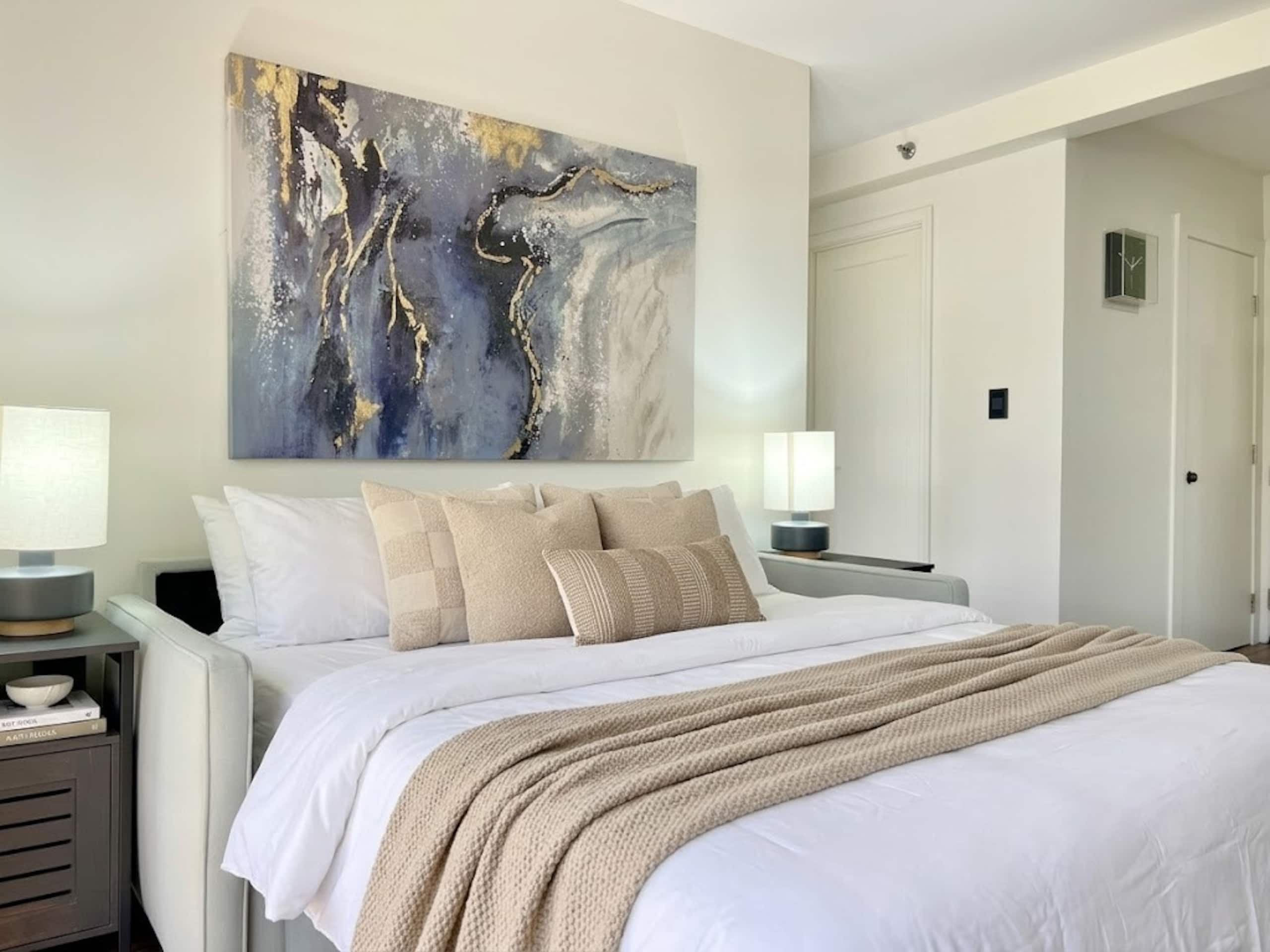 Tropical Oasis Near Waikiki Beach + 1 Free Parking - Image 9