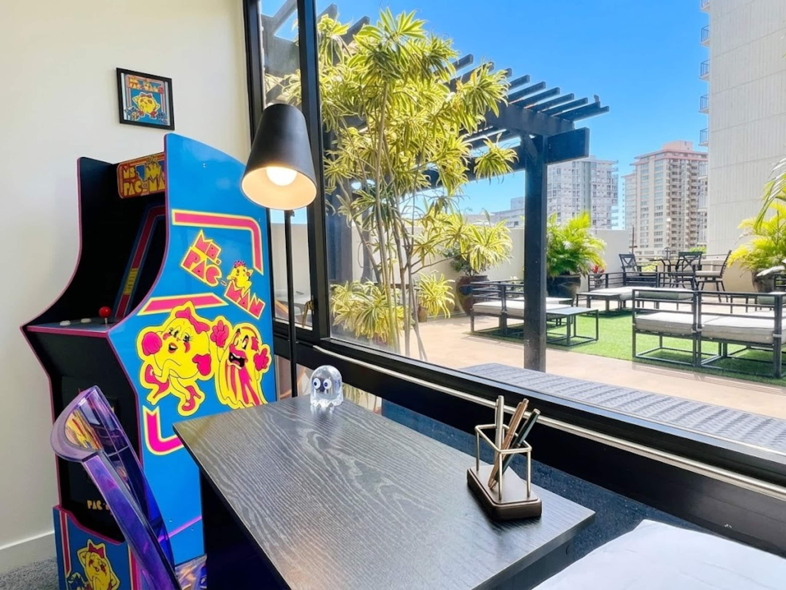 Tropical Oasis Near Waikiki Beach + 1 Free Parking - Image 19