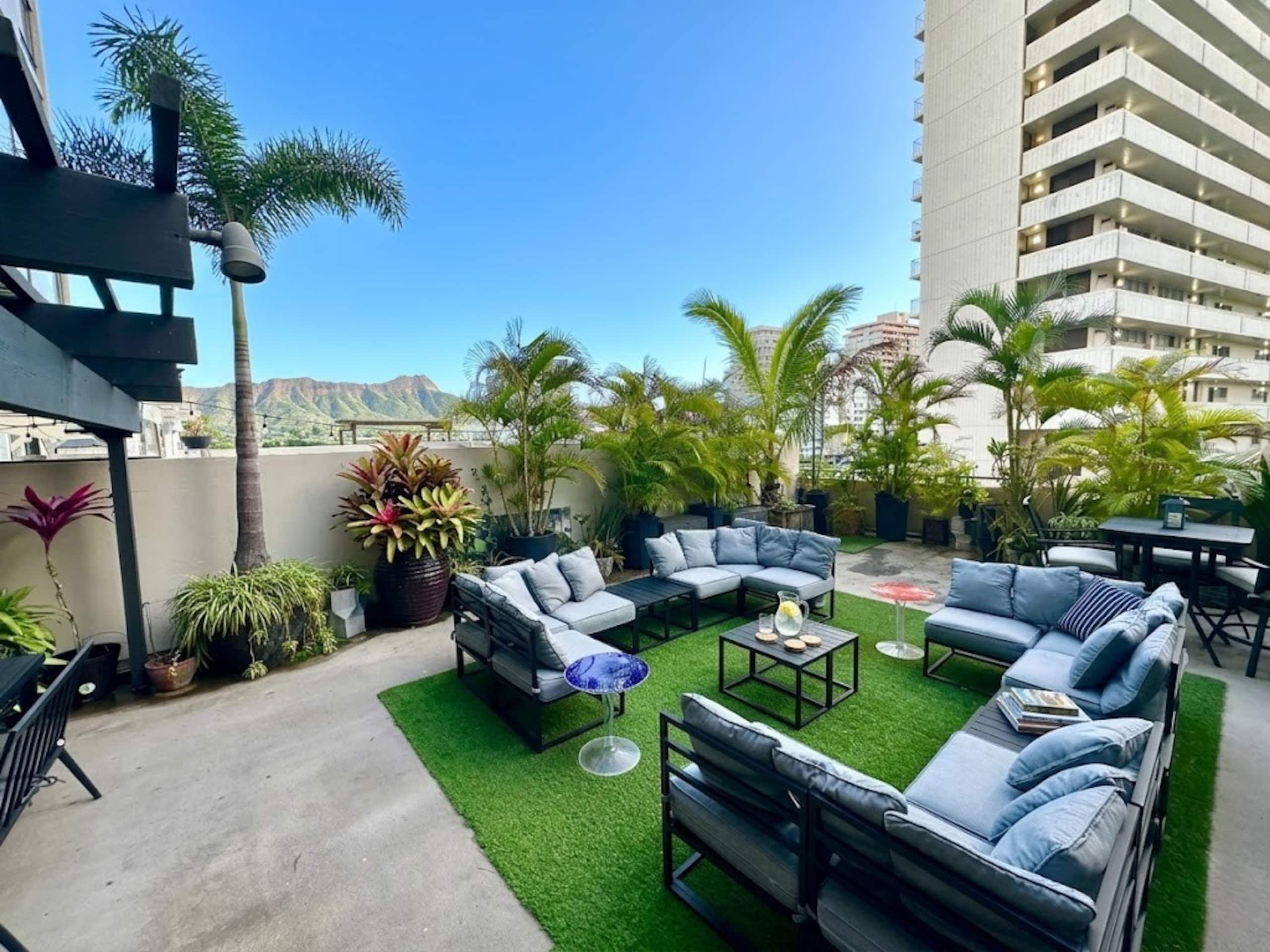 Tropical Oasis Near Waikiki Beach + 1 Free Parking - Image 3