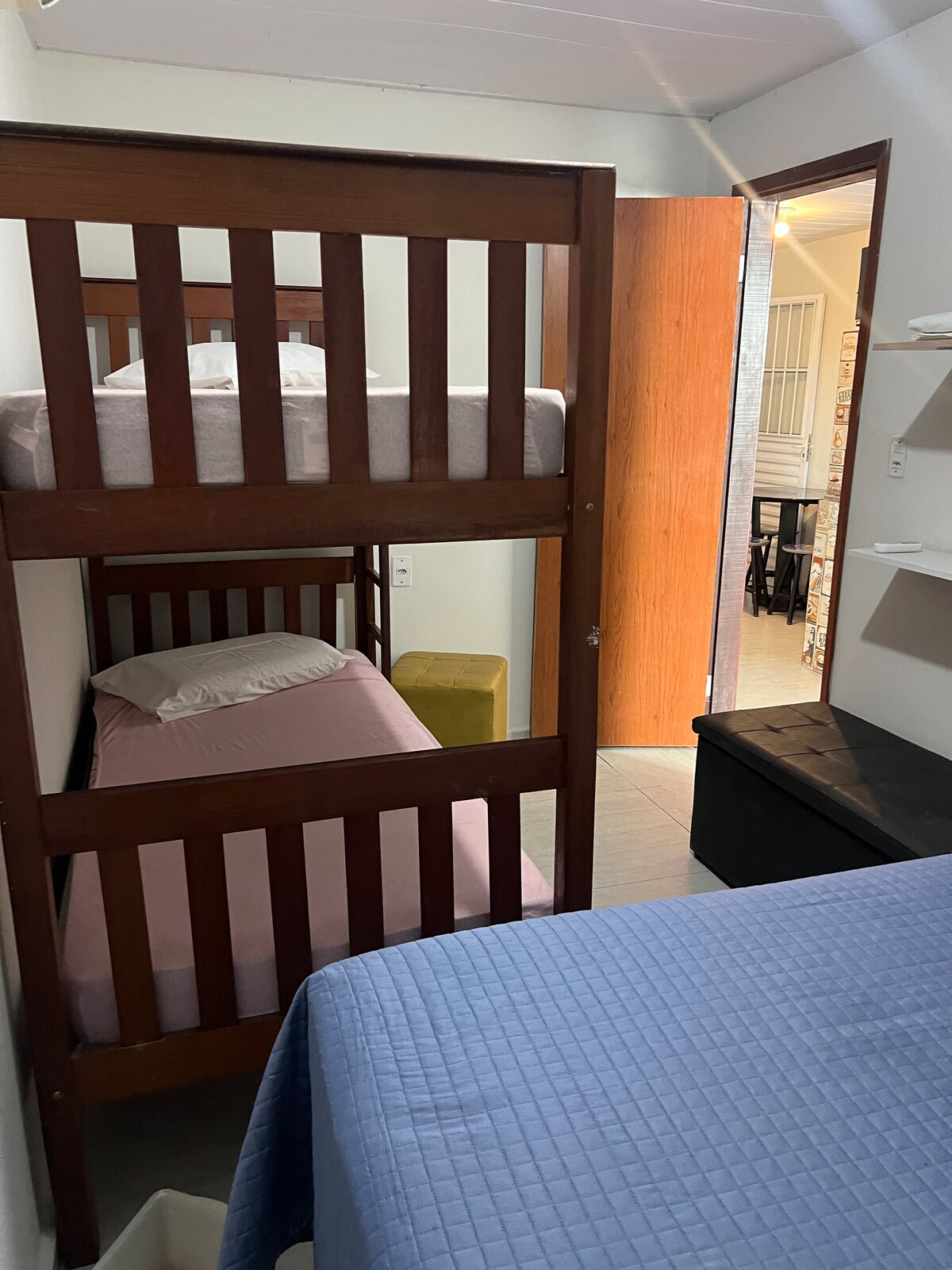 Кревет на спрат од масивно дрво 