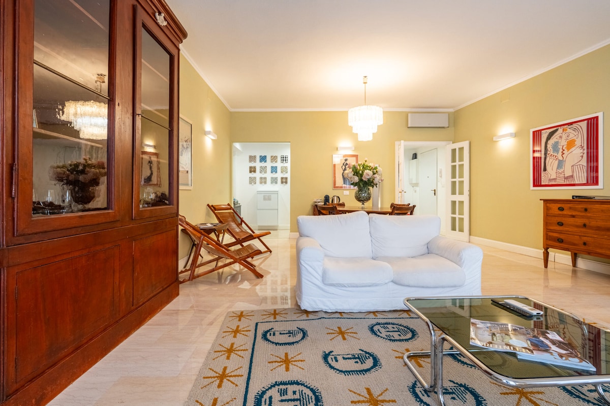 Annuncio Airbnb popolare: Spacious and Bright Design Apartment in Cagliari a Cagliari