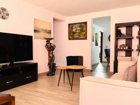 Popular Airbnb listing: Strategic Location | 8 guests | Well-lit in Lomas De Santa Fe