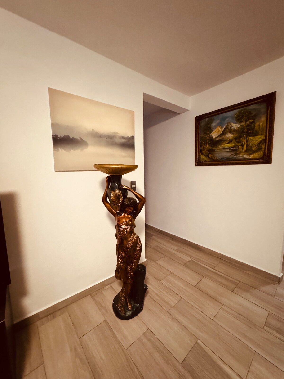 Popular Airbnb listing: Casa Lapac | Up to 8 guests | Convenient location in Lomas De Santa Fe