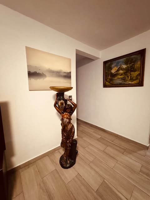Popular Airbnb listing: Strategic Location | 8 guests | Well-lit in Lomas De Santa Fe