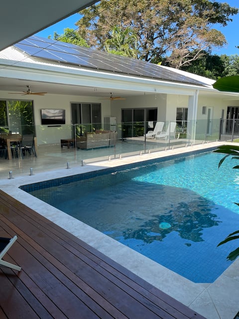 Popular Airbnb listing: Fabulous Oasis with pool close to Palm Cove beach in Palm Cove