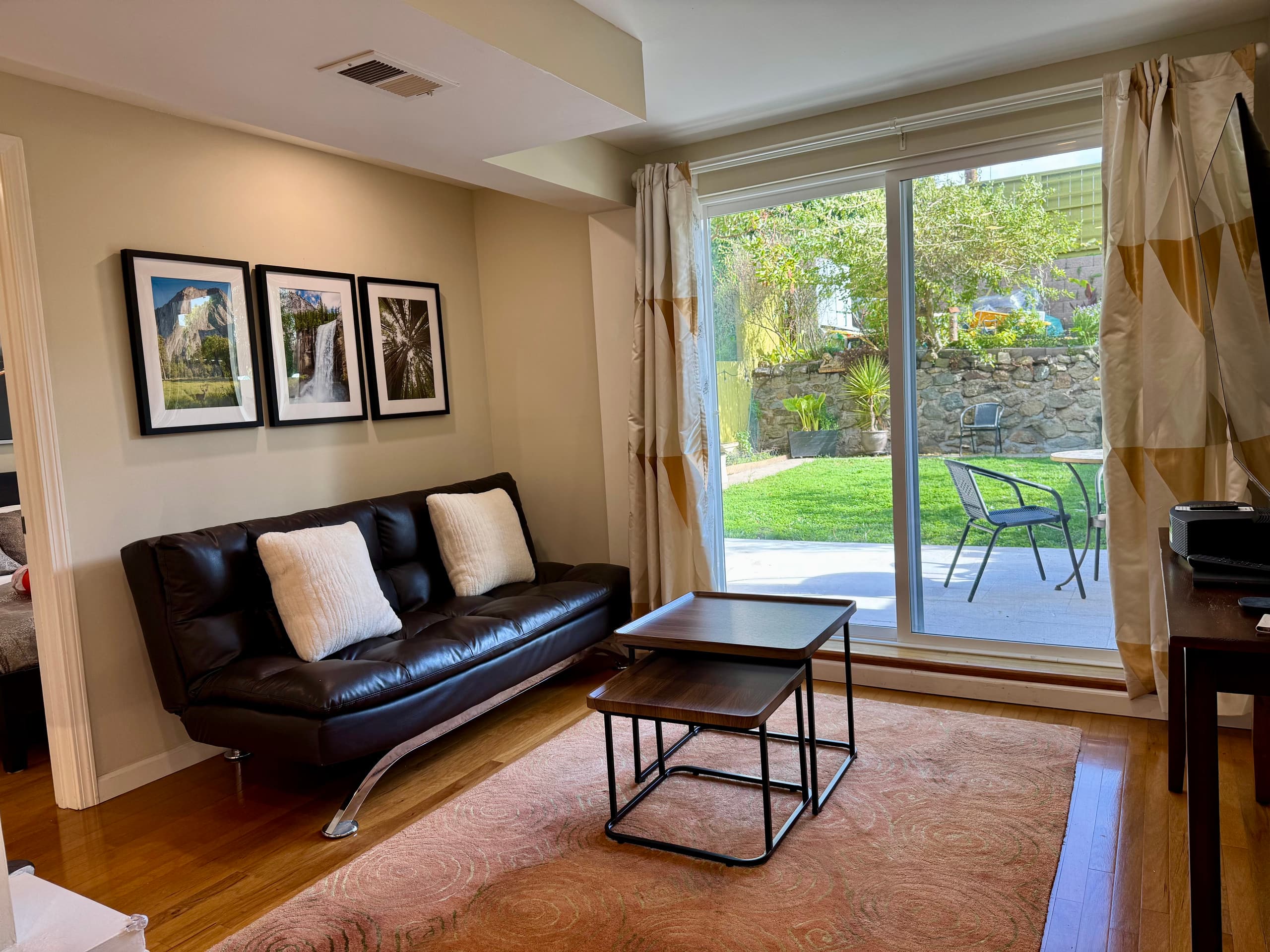 Comfortable Guest Suite in Parkside. - Image 2
