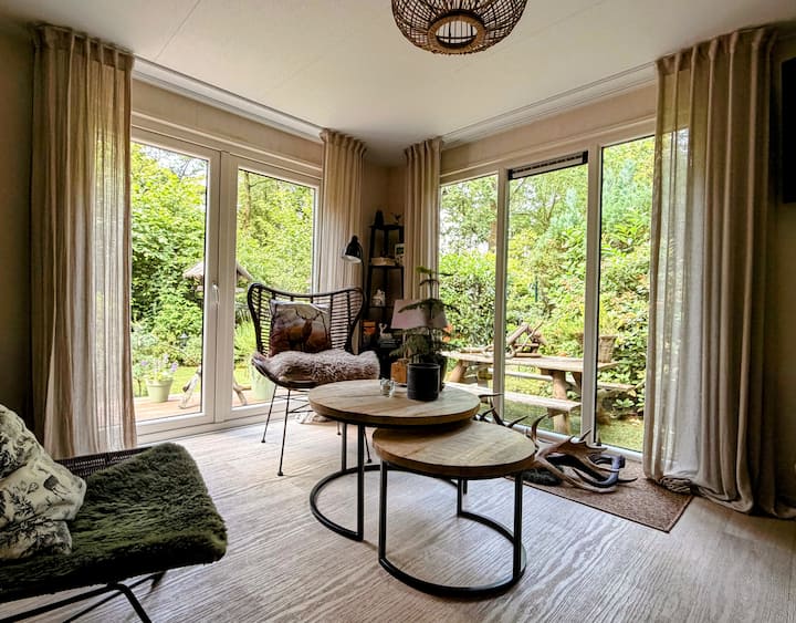 Chalet Boommarter Met Grote Privétuin In Het Bos - Dieren