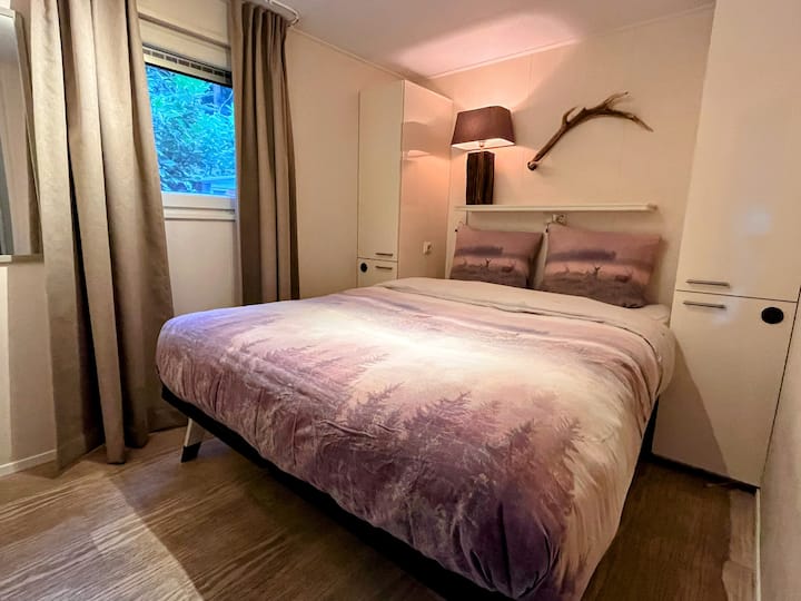 غرفة نوم مزدوجة بسرير فاخر 160 × 210 سم 