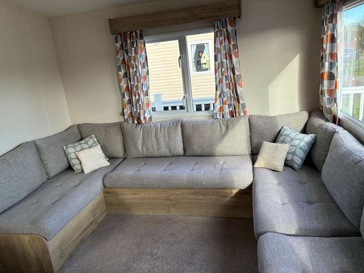 Pet Friendly 3 Bed Caravan - Sleeps 6 - Flamborough