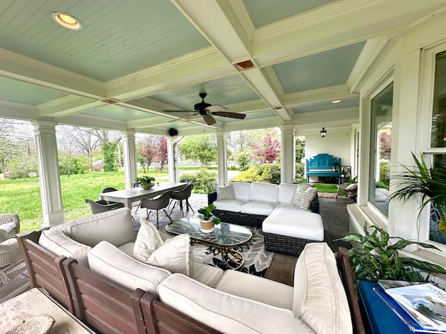 Home Away From Home (5 miles to downtown)