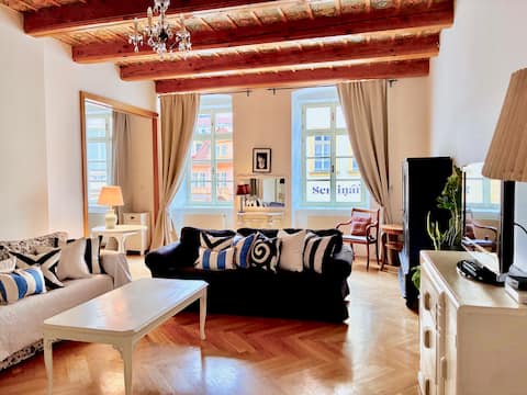 Successful Airbnb property: VIEWS of Charles Bridge and Prague castle in Malá Strana