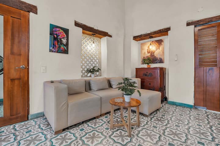 Luxury 8br House In The Old City W/ Rooftop Pool - Cartagena de Indias