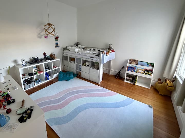 Bedroom with a single bed. A queen floor mattress is also available if needed in this room.