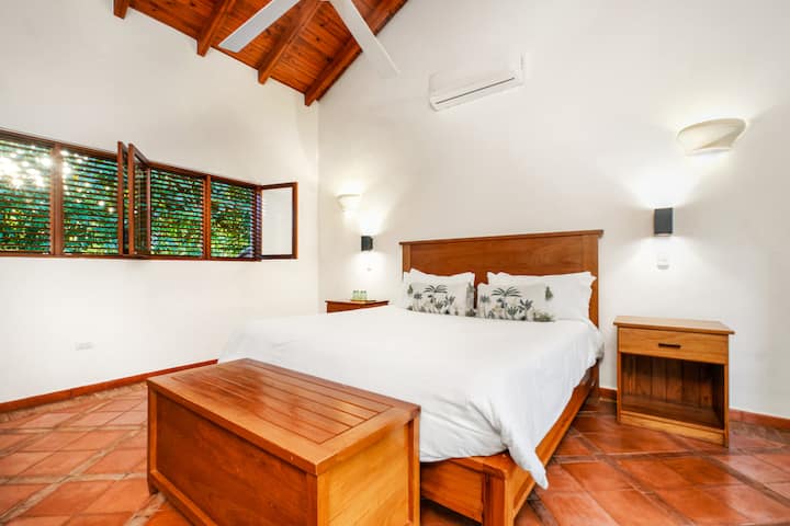 Les chambres 5 et 6 ont une disposition identique et sont adjacentes l'une à l'autre.