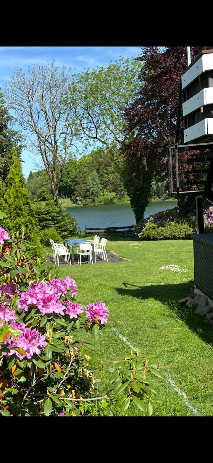 Lakeside retreat with sauna & yoga room - for groups