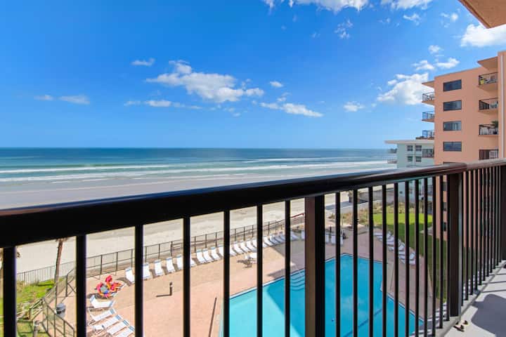 Beautiful Ocean View With A Cozy Feel @ Sunrise - New Smyrna Beach, FL