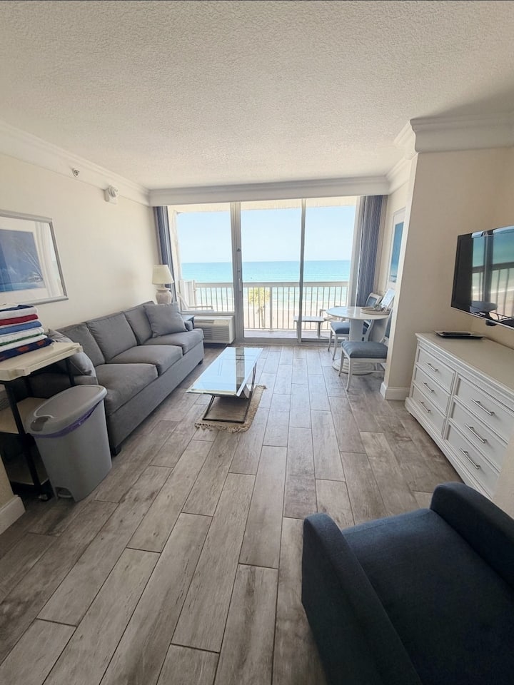 #917 Private Balcony Ocean View 1 Bdrm, Kitchen, Pool, Hot Tub, Fitness Center - Daytona Beach