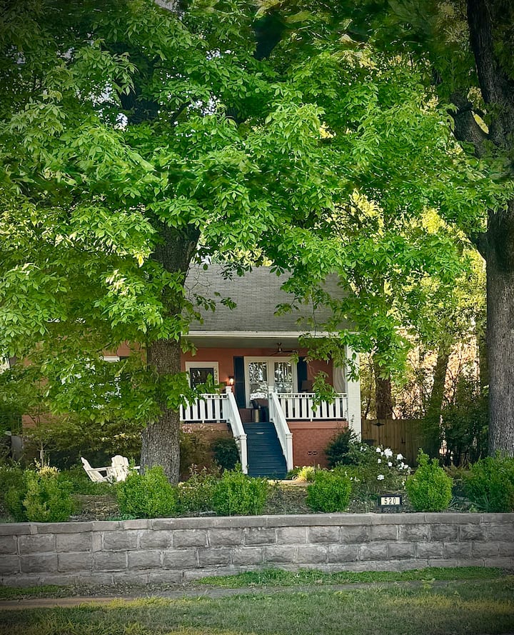 Historic 2bd/2ba W/hot Tub Downtown Hot Springs - Hot Springs, AR