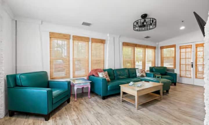 The Elysia Suite~blue Bayou Inn - Tarpon Springs, FL