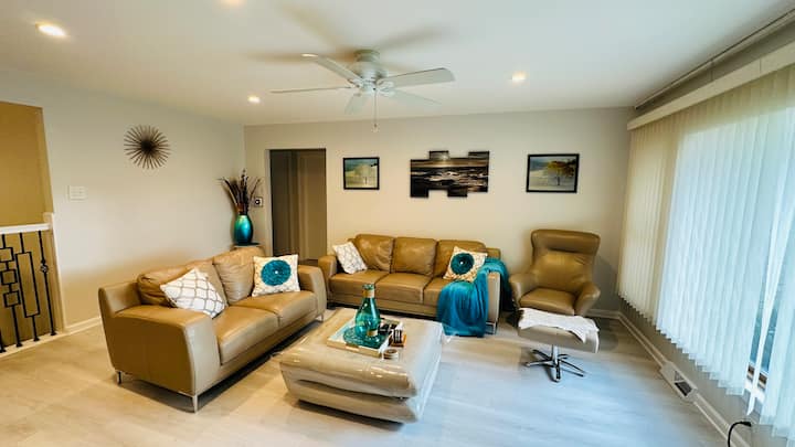 Quiet And Welcoming House. - Skokie, IL