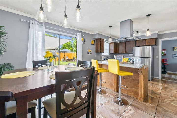 Southern Charm 3br Family Friendly Close Downtown - Savannah, GA