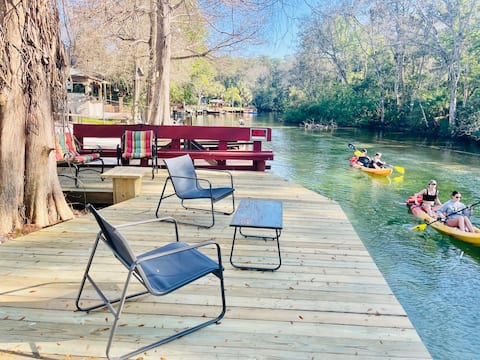 Charley’s On The Main River