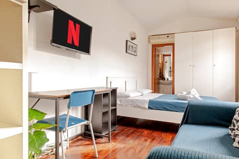 Urban oasis @ [A stone's throw from the Center / Station]