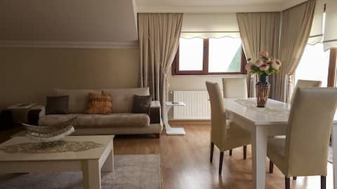 Luxurious Lakeside Deluxe Unit