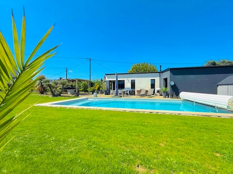 House with pool 5 minutes from the beaches.
