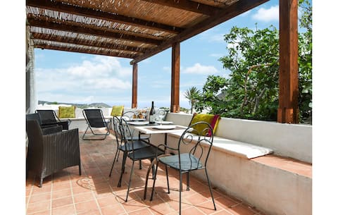 Lovely home in Pantelleria with house sea view