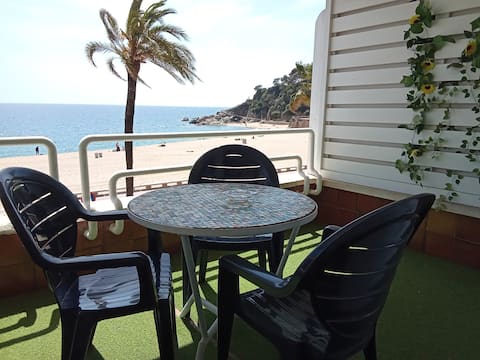 Jover,  Accommodation for people over 25 years old