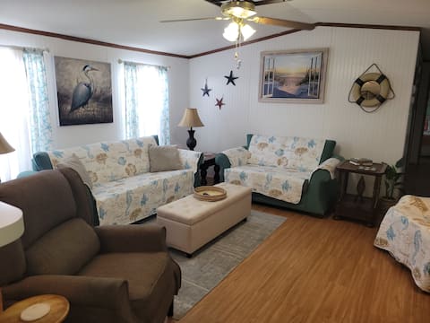 Popular Airbnb listing: JRs West End Paradise with Golf Cart in Laguna Beach